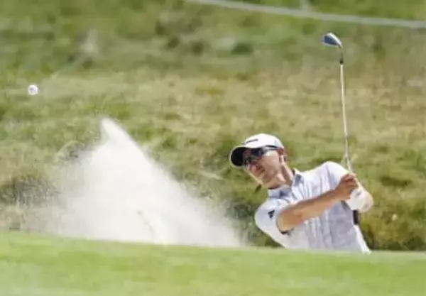 岩崎が4位、細野ら14位　男子ゴルフ第3日