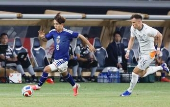 久保、「右シャドー」で存在感　選外の南野に志願の「背番号8」