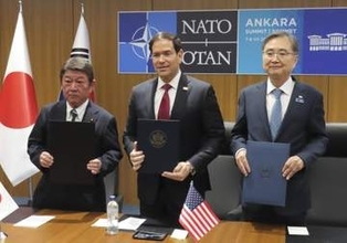 日米韓、中国発射実験に懸念共有　トルコで外相会談