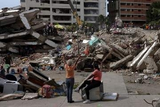 ベネズエラ地震1カ月、募る不満　死者5千人超、被害の全容見えず