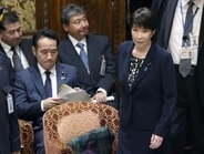 内閣支持、最低49％　農相更迭「遅過ぎ」57％
