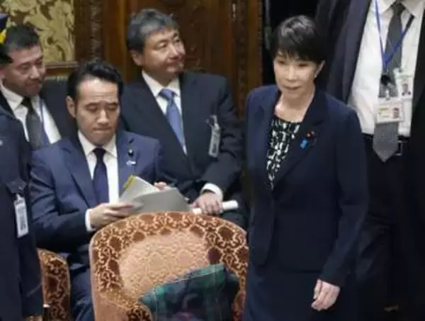内閣支持、最低49％　農相更迭「遅過ぎ」57％
