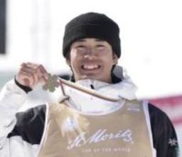 世界王者の堀島がW杯開幕戦優勝　モーグル男子、通算23勝目