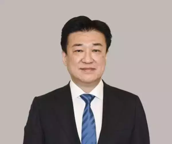養子皇族の子に皇位継承資格　官房長官「現行の皇室典範適用」
