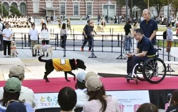 障害者の理解深めるイベント開催　東京駅前、香取慎吾さんも協力