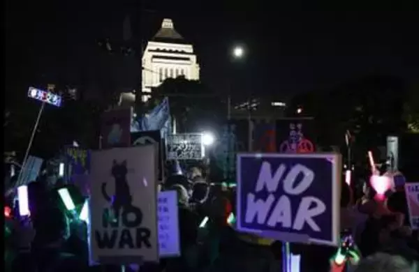 「終戦を」各地で集会　ペンライト振り平和願う