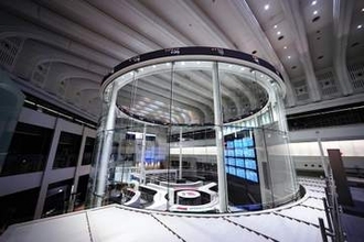 東証、一時1800円超安　金利上昇でハイテク売り