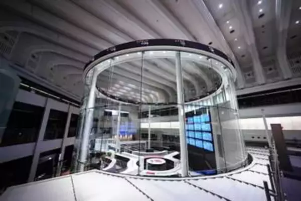 東証、一時1800円超安　金利上昇でハイテク売り