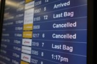 米航空便、最大20％減の可能性　政府閉鎖、感謝祭控え混乱も