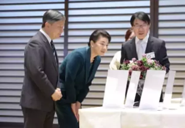 両陛下、農林水産祭受賞者と面会　皇居・宮殿、天皇杯の7人ら