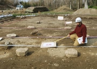 家光利用の「玄関」確認、滋賀　徳川3代宿泊の永原御殿跡