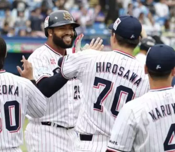 「ヤ7―5中（5日）　ヤクルト、一挙7点で逆転」の画像