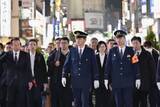 「警視総監が歌舞伎町を巡視　忘年会シーズンに特別警戒」の画像1