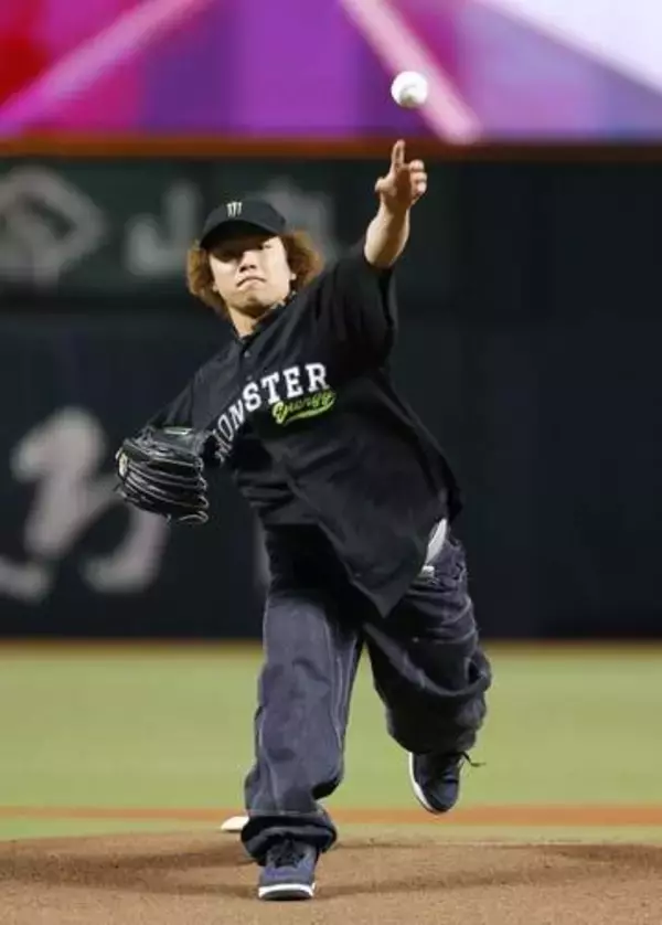 ミラノ五輪銀の長谷川が始球式　スノボ男子、ソフトバンク戦で