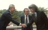 「＜あのころ＞小澤さん、外国人墓地支援　29年前の5月15日」の画像1