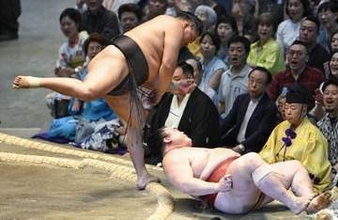 休場明けの横綱大の里が2連敗　豊昇龍、霧島ら2連勝発進