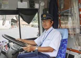 広島初、外国人バス運転手が誕生へ　「地域の足を支えたい」苦戦しながら奮闘中