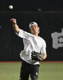 「今宮、亀裂骨折と診断も練習　ソフトバンク、ドームで調整」の画像1