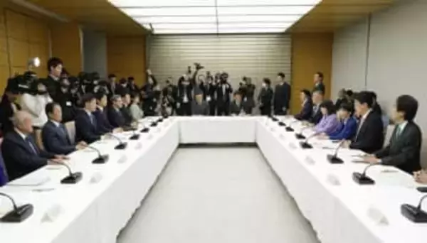 首相、与党の尽力に謝意　26年度予算案編成で