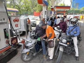 インド、燃料節約に本腰　輸入による外貨流出抑制