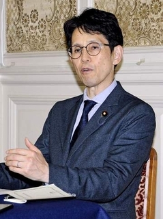 民改、物価高に4万円給付　政府の消費減税法案巡り