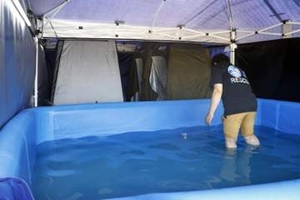 避難所の公立中学校に仮設浴場　プールの水を温めて活用、熊本