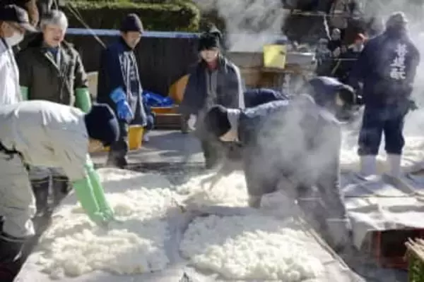 室町時代の製法で酒仕込み　奈良・正暦寺