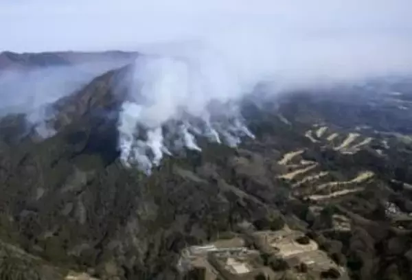 山梨の山林火災1週間、延焼続く　風による飛び火で長期化か