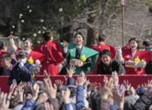 成田山新勝寺で節分豆まき　大河出演の仲野太賀さんら