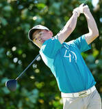 「男子ゴルフ、岡田晃平が首位浮上　鍋谷ら3人1打差3位、第2日」の画像1