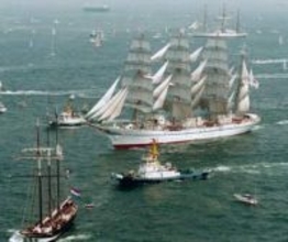 ＜あのころ＞大阪築港百周年でパレード　29年前の4月29日