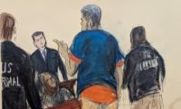 足かせ姿「今も大統領だ」　強気の姿勢崩さず