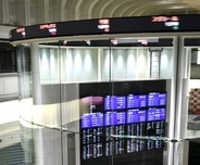 東証、一時6万7千円回復　米株高追い風に買い先行
