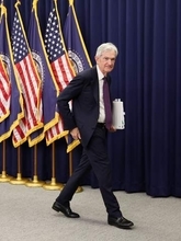 パウエル氏「最後の記者会見」　在任8年、政権への抵抗隠さず