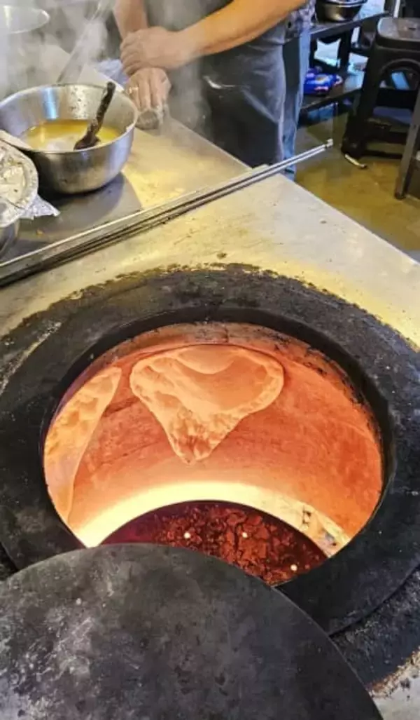 炭のタンドール窯、使用禁止令　インド首都「大気汚染の元凶」