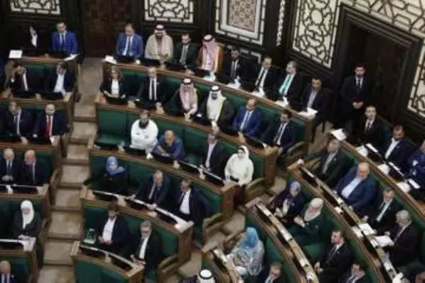 シリアで新議会が初招集　暫定大統領「正義」訴え