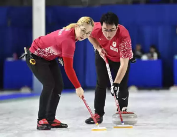 カーリング小穴・青木組黒星発進　混合の五輪予選、1次リーグ