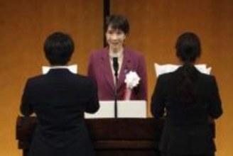 首相「大きな仕事を共に」　新人公務員に訓示