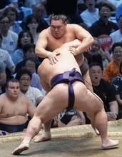 横綱、大関が総崩れ　霧島2敗、安青錦は勝ち越し