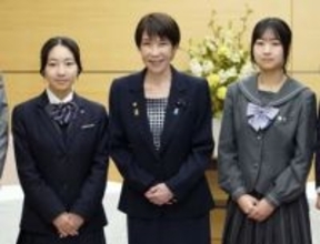 首相、北方領土発信を強化　弁論優秀賞、高校生と面会