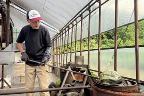 全国唯一の漁業用ガラス浮き玉製造所　小樽で家業再建、4代目「火絶やさぬ」