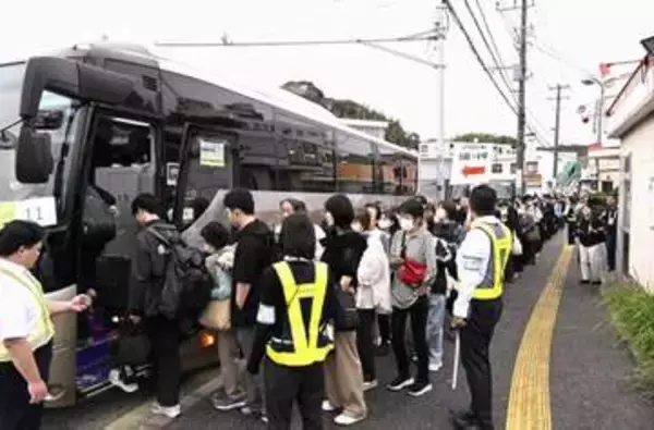 内房線で一部再開、代行バスも　高校生「学校で友達に会える」