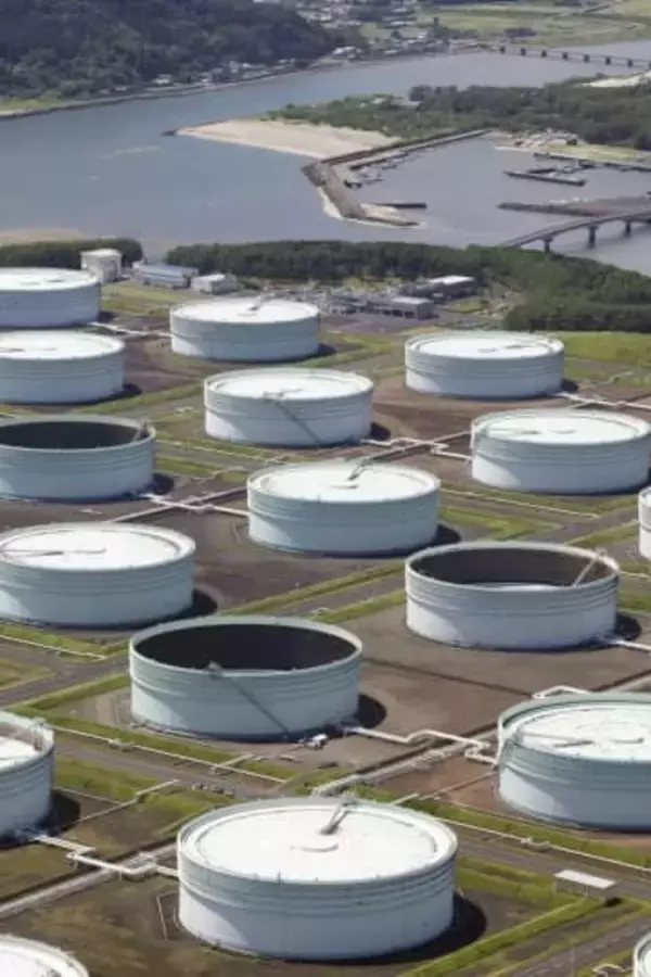 政府、16日にも石油備蓄放出へ　首相表明、景気下支え