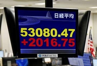 東証、午前終値5万3128円　大幅反発、中東混乱の収束期待