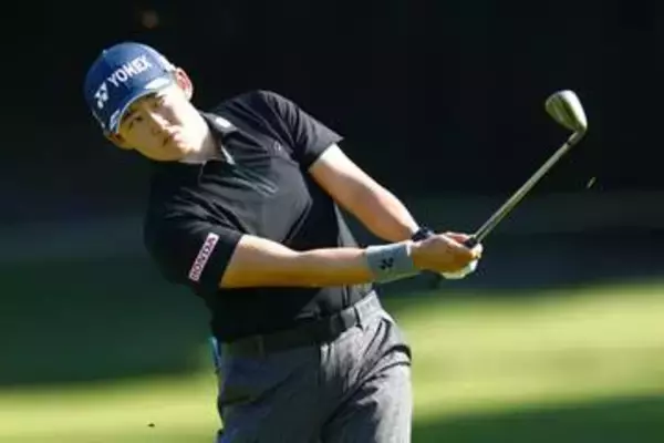 岩井明愛が首位浮上　女子ゴルフ第2日