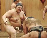 「横綱大の里、相撲取る稽古を再開　左肩痛からの再起、初場所へ意欲」の画像1