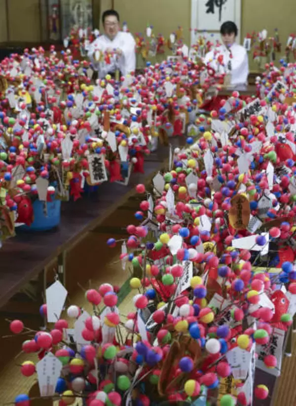 節分前にカラフル縁起物「吉兆」　世界遺産・熊野速玉大社