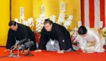 大関安青錦が誕生、ウクライナ初　「さらに上を目指し精進」と口上