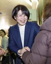小川氏「皆さんの後押し」　背水の陣で逆風制す