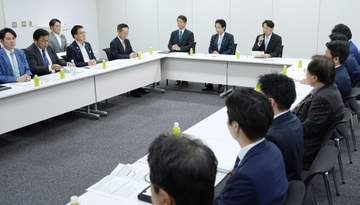 食品消費減税に賛否　1％案、議論深まらず